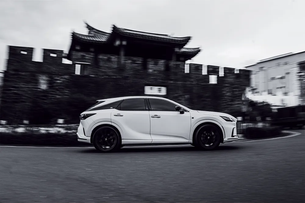 駕駛Lexus RX 500h 穿越古城