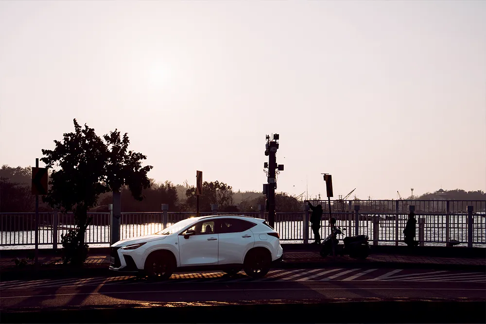 Lexus NX 450h+於善化溪美森林公園