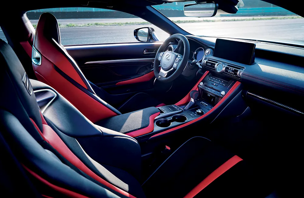 Lexus RC F Final Edition 豪華內裝