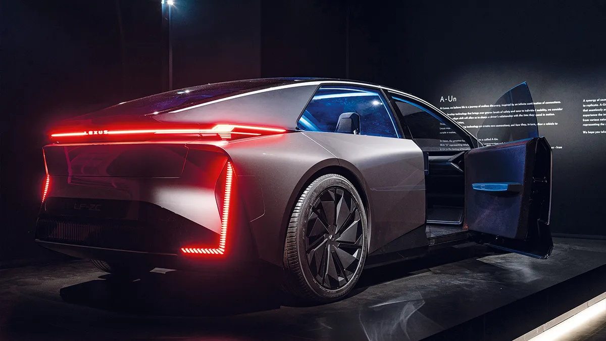 Lexus LF-ZC 概念車上的雙介面人機互動系統