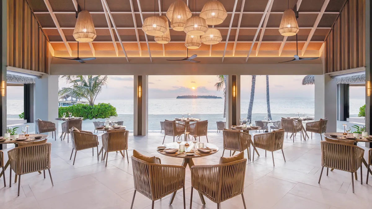 全然慢活、恢復全方位身心平衡的 JW Marriott Kaafu Atoll IslandResort，也設置一座海上Spa中心