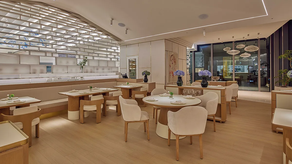 運用法式經典烹調技法，濃縮雞汁煨煮波士頓龍蝦