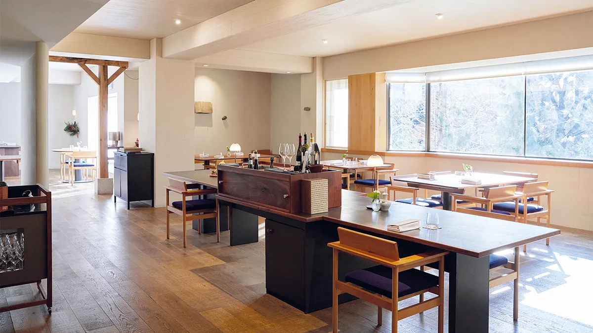 招牌菜「香草餃佐鯷魚高湯」靈感源自小籠包