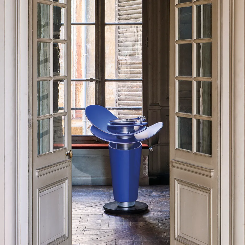 全新家具與燈具系列 Signature Collection，每件作品均以其獨特方式重新演繹路易威登的設計元素