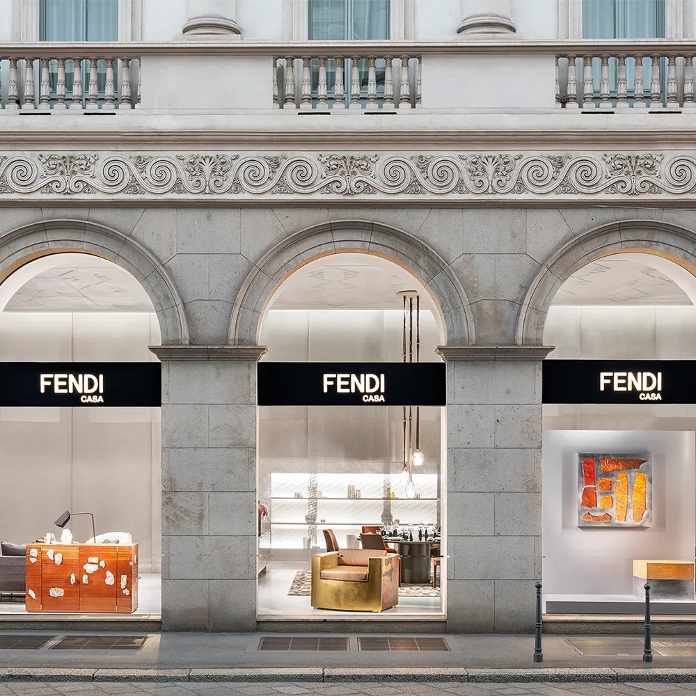 Fendi Casa 在位於 Piazza della Scala 的旗艦店展示全新的 2025 系列家居設計