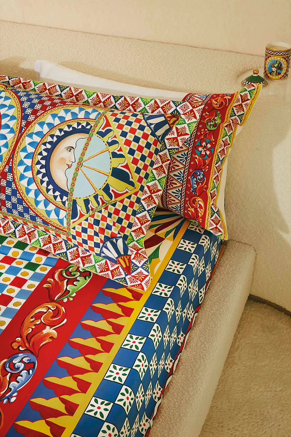 首個寢具系列以品牌 4 個標誌性圖案：Carretto Siciliano、藍色地中海、豹紋和斑馬紋帶入臥室