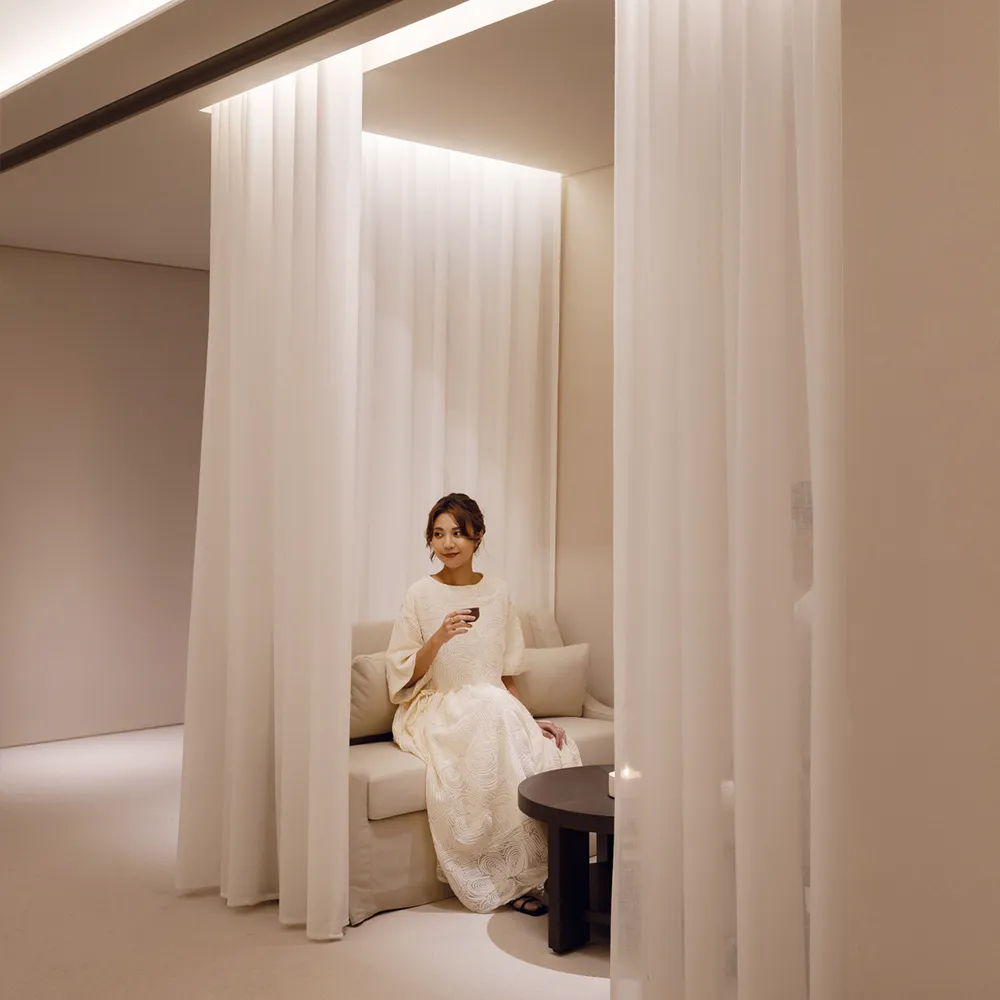 包括芳療室、漂浮艙、烤箱和蒸氣房，並配備先進的 Technogym 健身器材與專屬私人教練