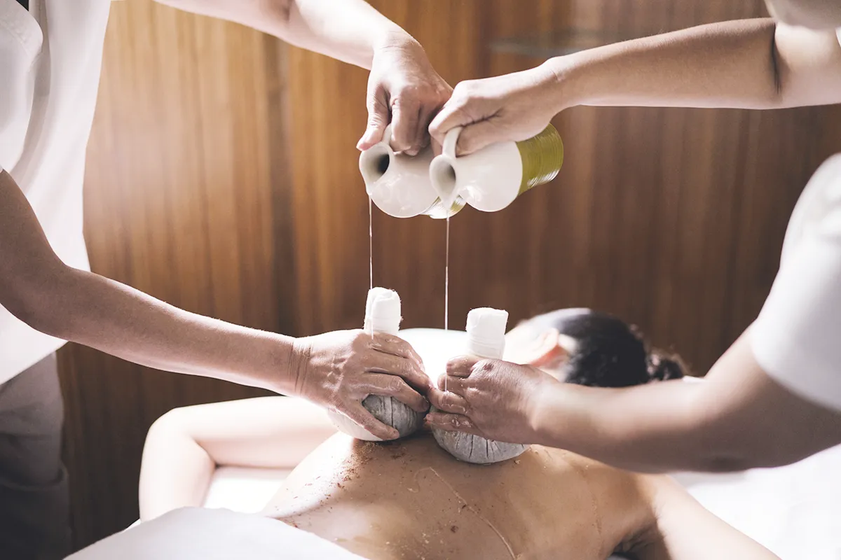 與高端醫美設備如皮秒雷射、冷凍溶脂、高頻聚焦超聲波及高壓氧療法等西方醫學科技融合