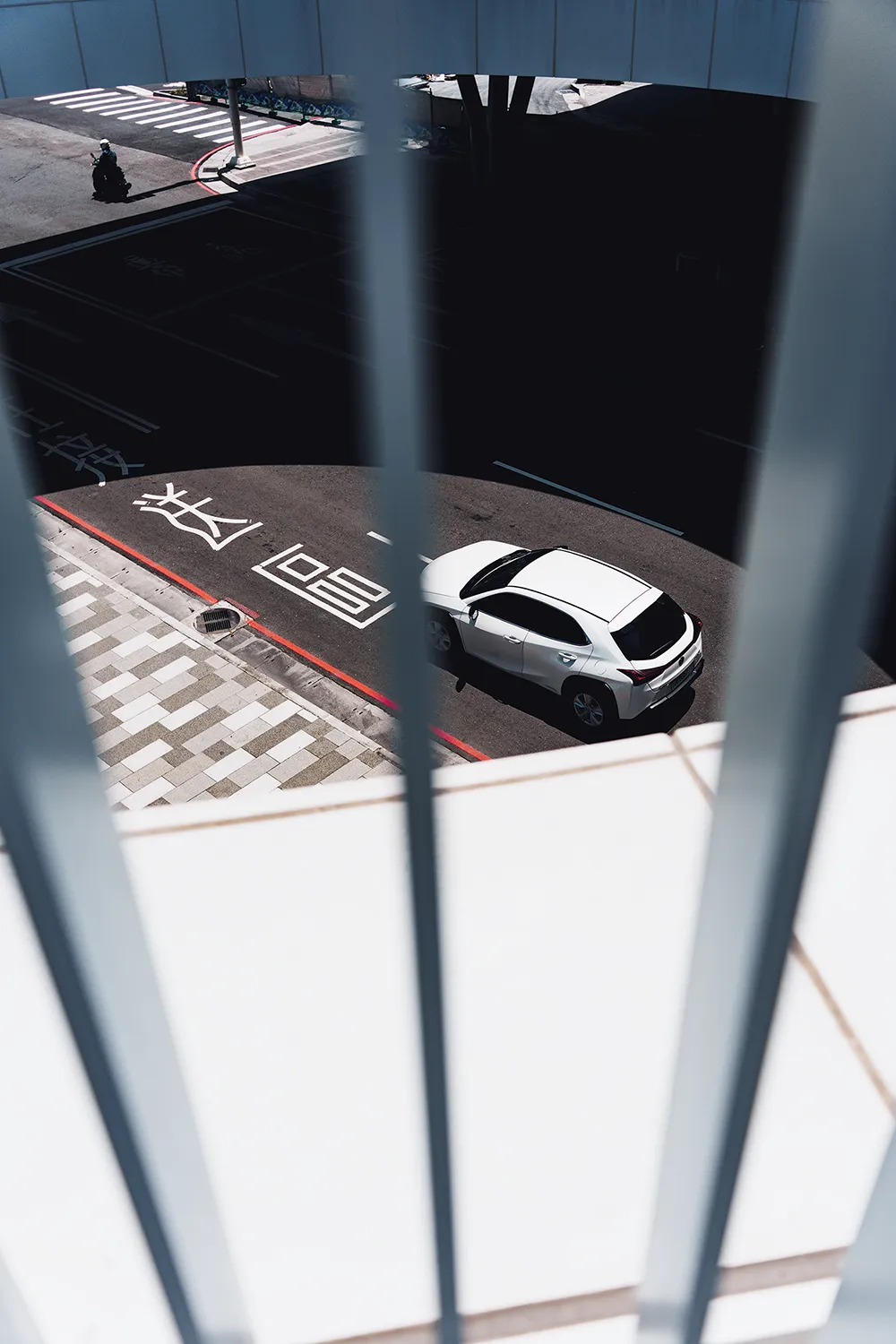 ES 300h駛入接送區