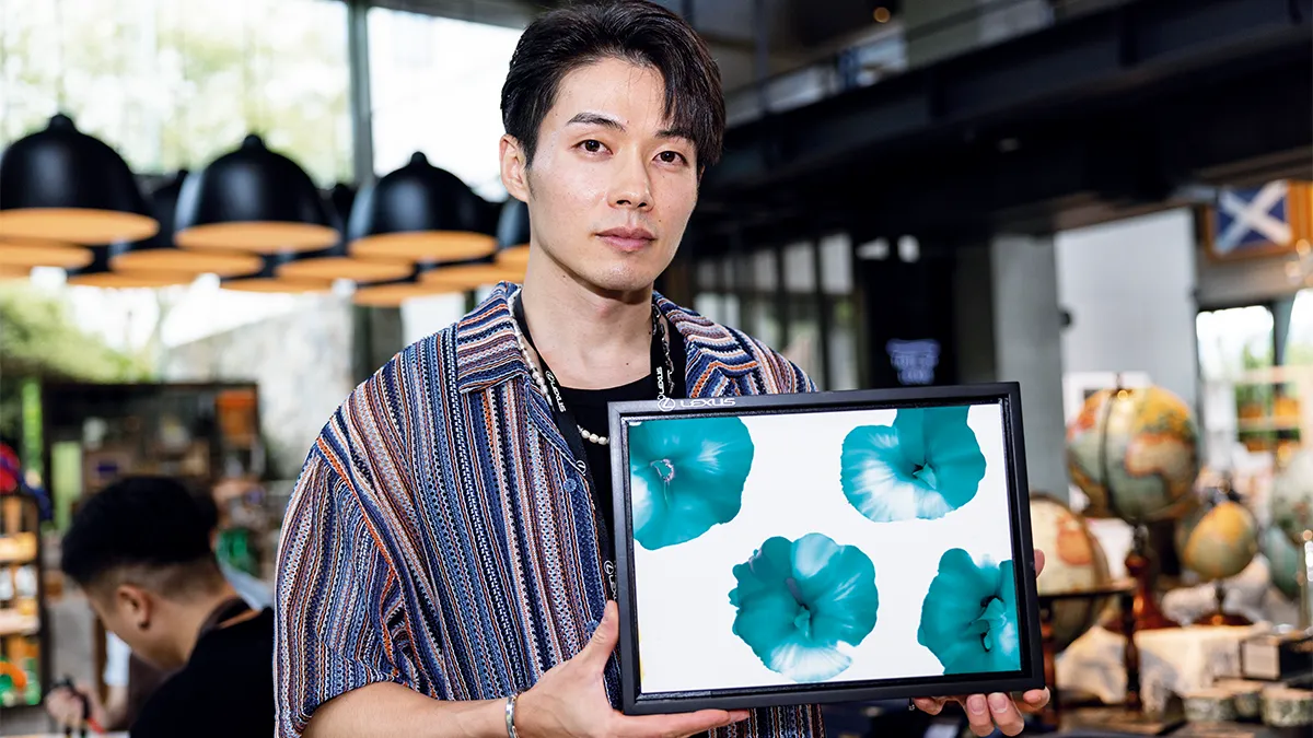 客人體驗「酒精墨水畫」課程