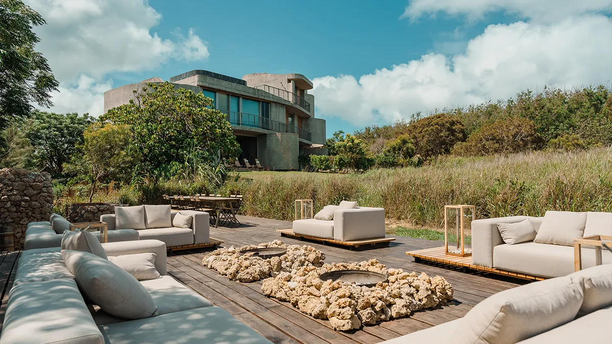 「灣臥」隱身於恆春半島山坡的建築