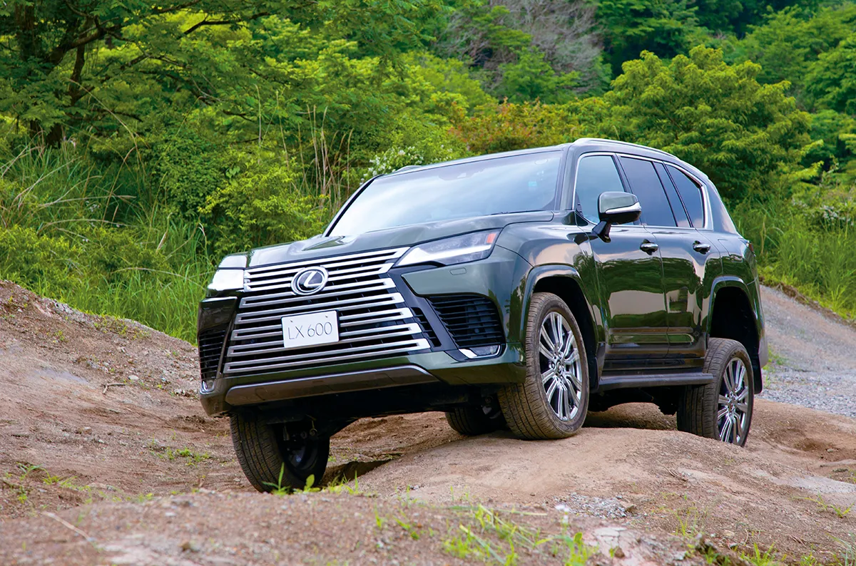 駕馭Lexus LX穿越泥地、岩石、急降坡等地形