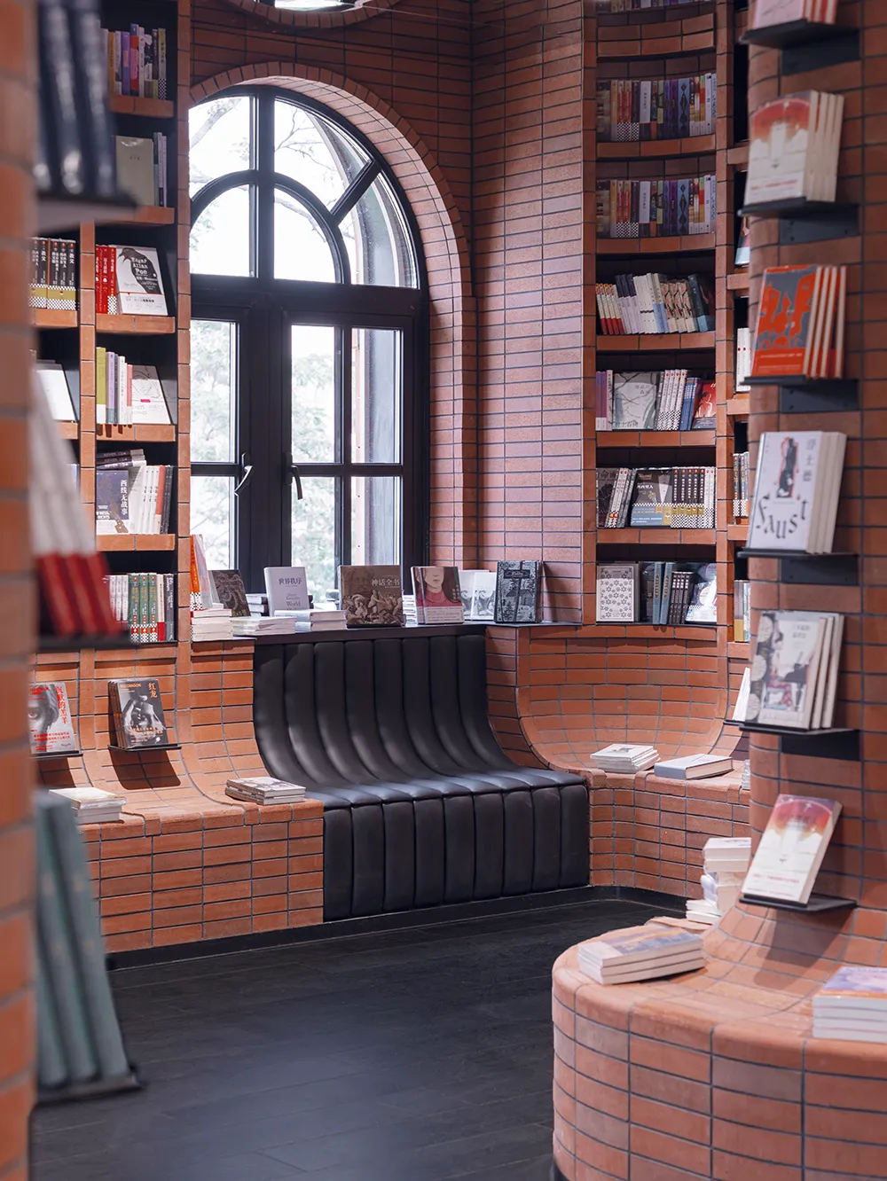 40萬塊紅磚構築立面