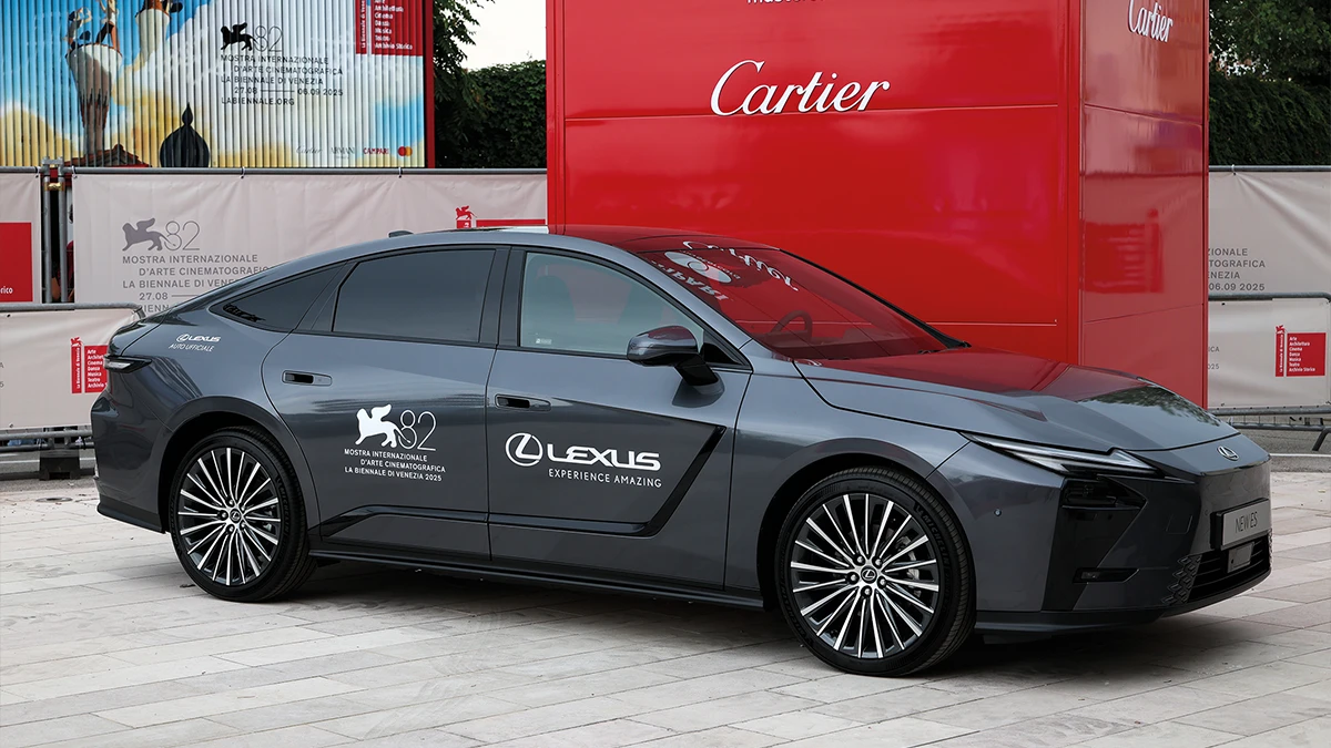 全新純電 ES 於威尼斯影展領銜亮相