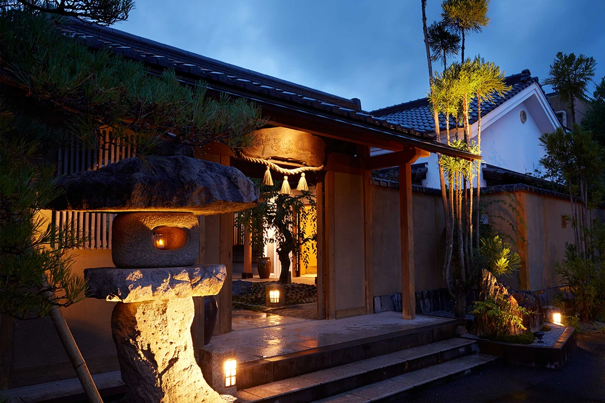 深入神話之鄉 — 高千穗，下榻與自然文化深度共鳴的「高千穗溫泉旅館 神仙」。